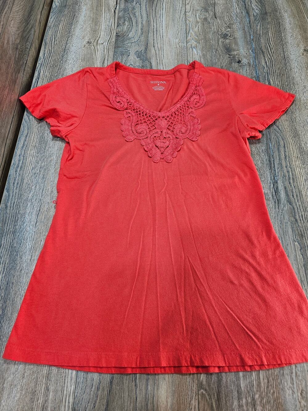 Merona Womens Medium Coral Red Embroidered V Neck Short Sleeve Cotton Top